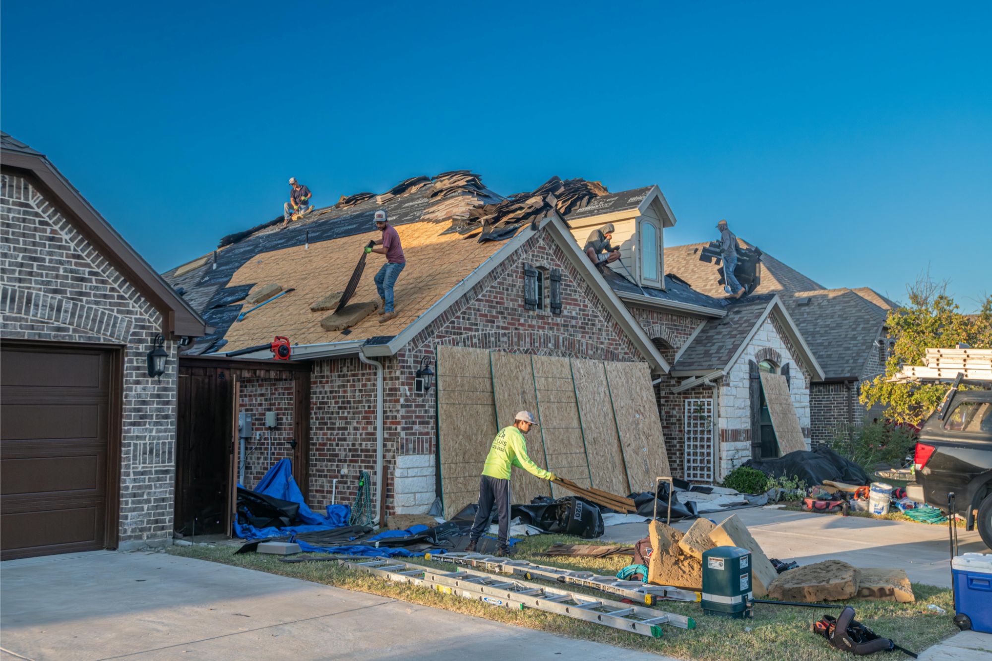 Emergency Roofing Services: What You Need to Know